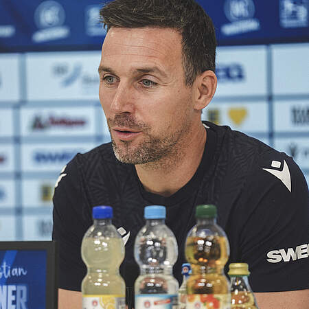 Eichner bei der Pressekonferenz