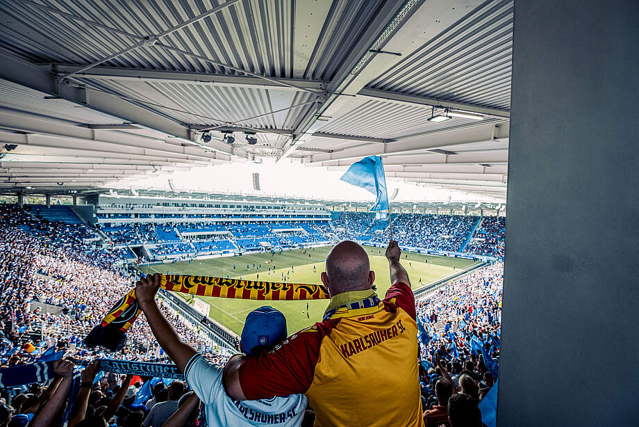 KSC-Fans jubeln im BBBank Wildpark