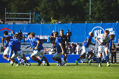 U23 beim Aufwärmen.