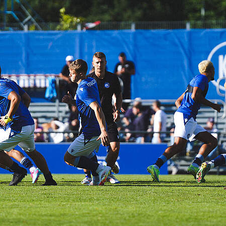 U23 beim Aufwärmen.