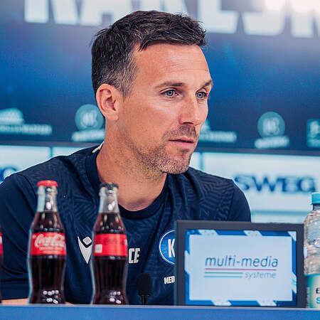 Eichner bei der Pressekonferenz