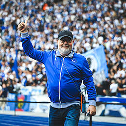 KSC-Stadionsprecher Martin Wacker im Olympiastadion.