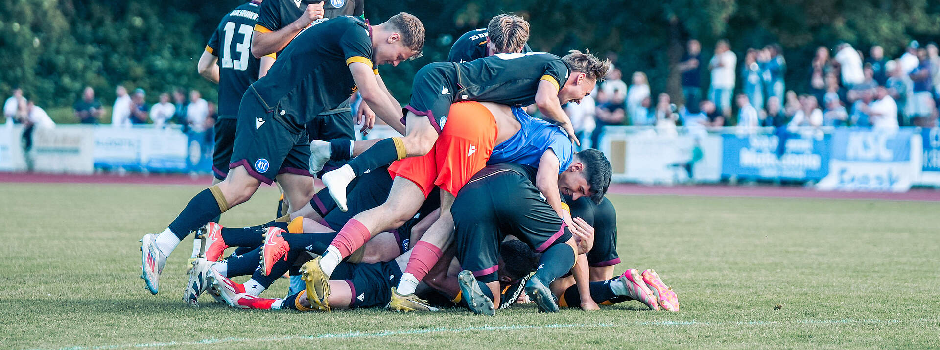 U23 feiert