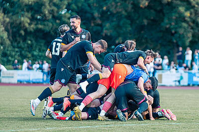 U23 feiert