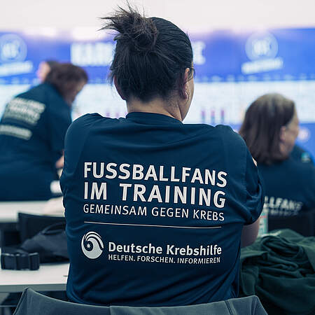 Frau im FFiT-Shirt