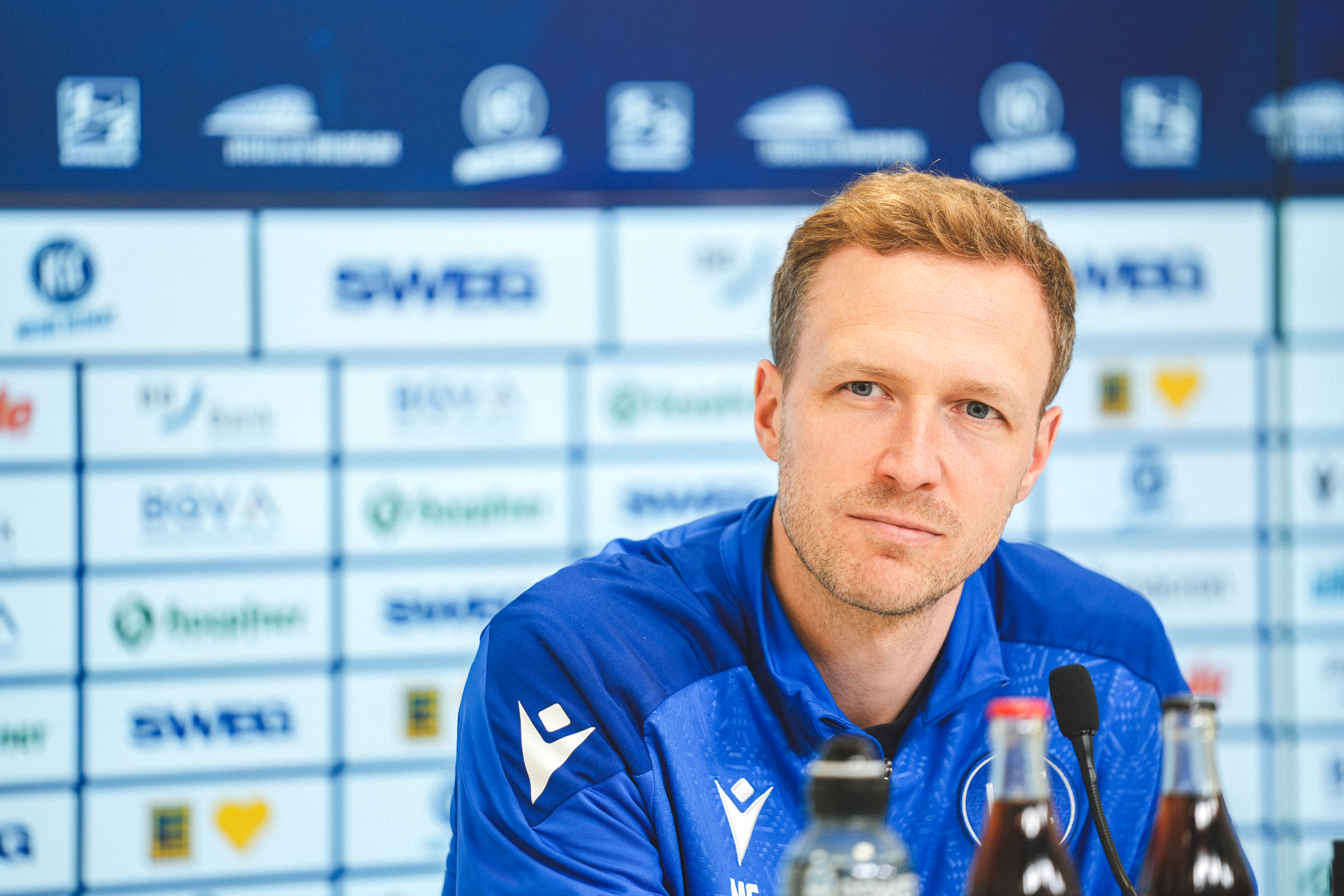 Senft bei der PK vor Magdeburg